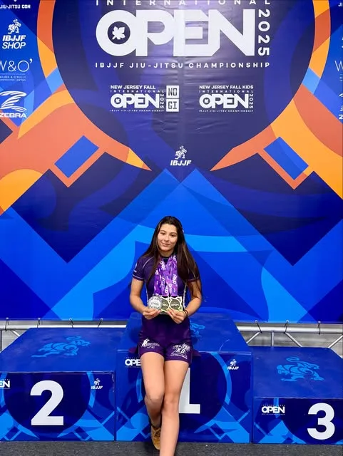 Atleta de El Olympo campeona de torneo de jiu-jitsu